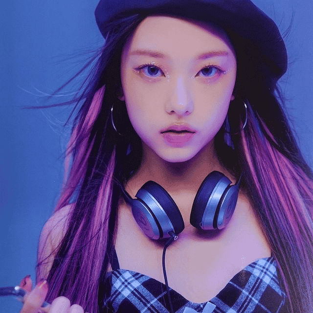 haerin newjeans model Image