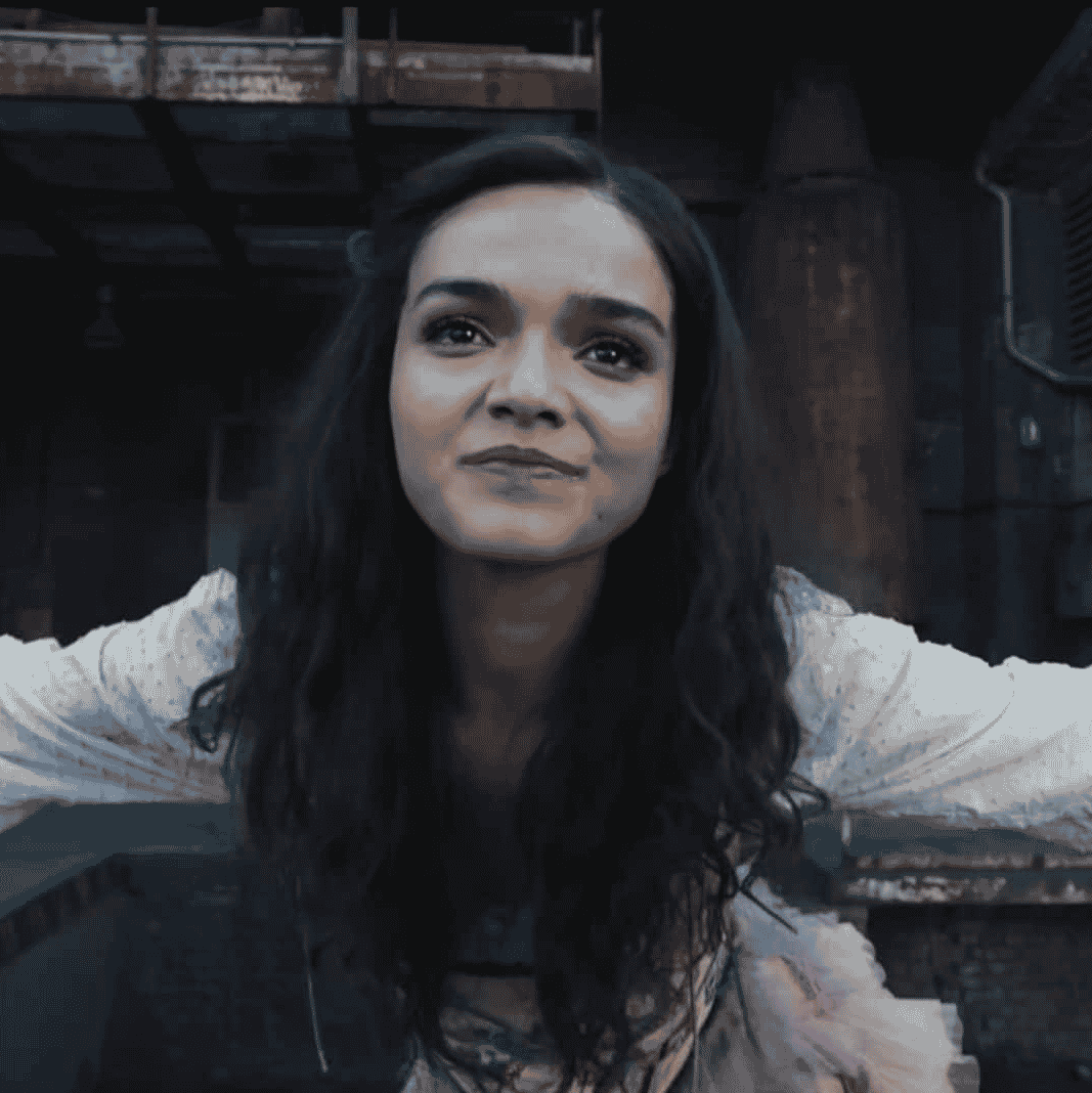 Rachel Zegler (Lucy)  Image