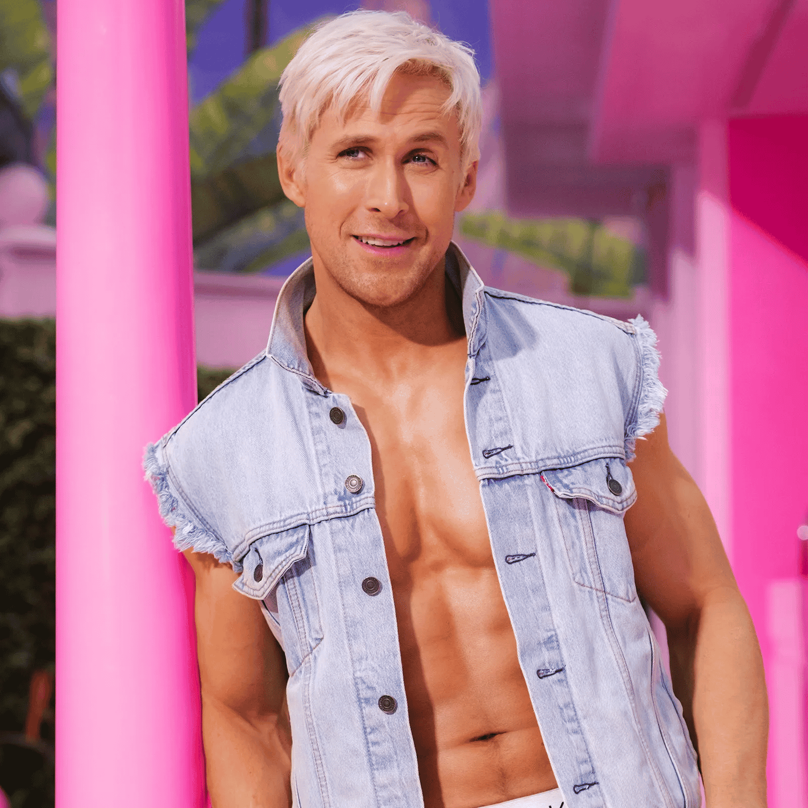 Ken (Ryan Gosling) Image
