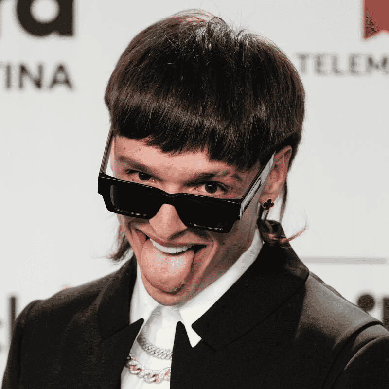 PESO PLUMA (GENESIS)  AI Voice