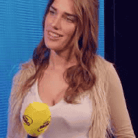 Clara (Italian Singer) AI Voice
