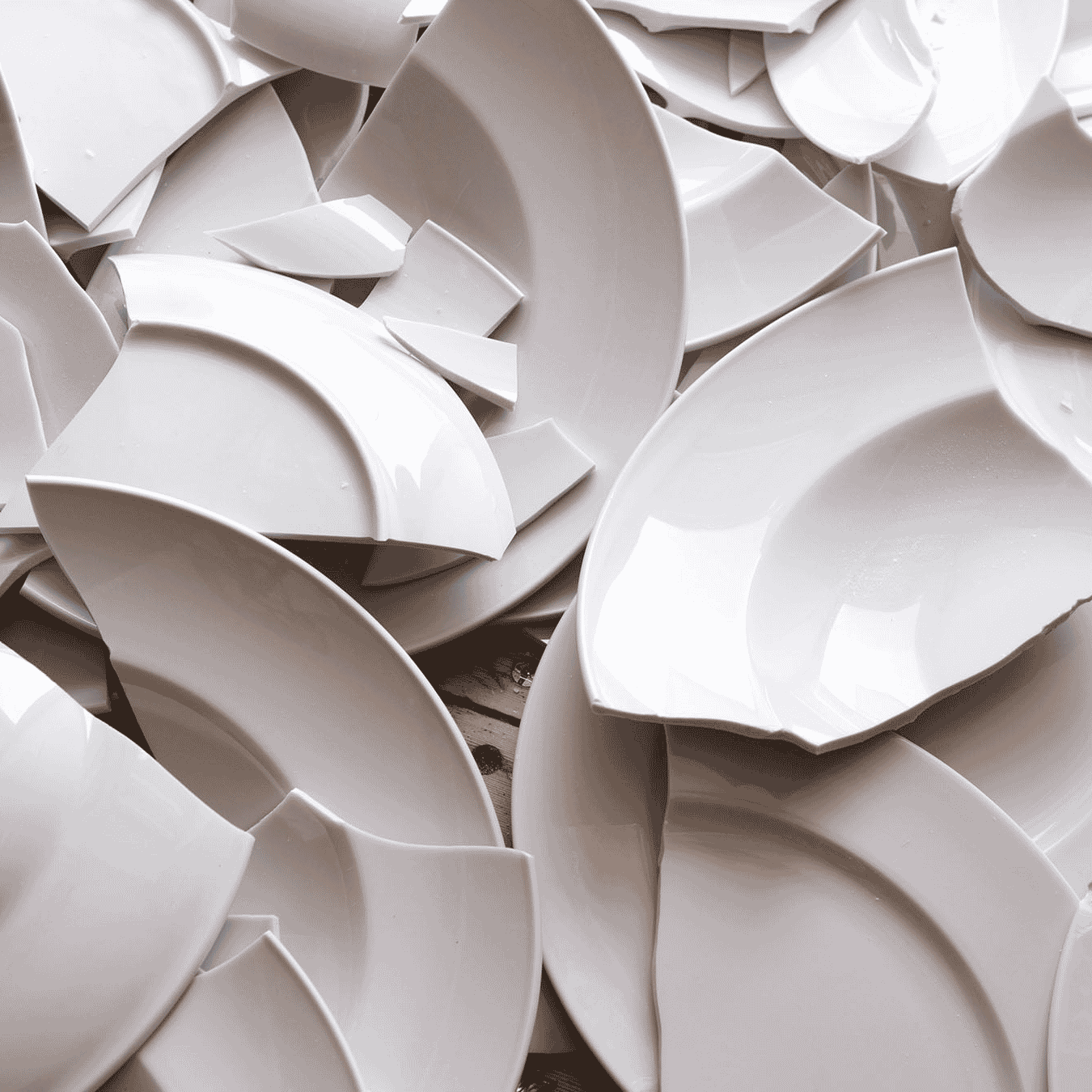 Plates and Glass Breaking AI Voice