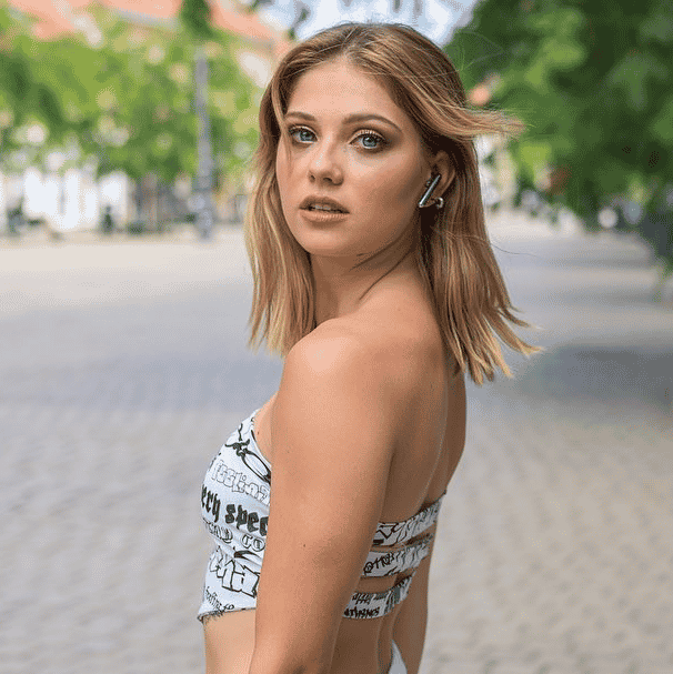 Mia Negovetić AI Voice
