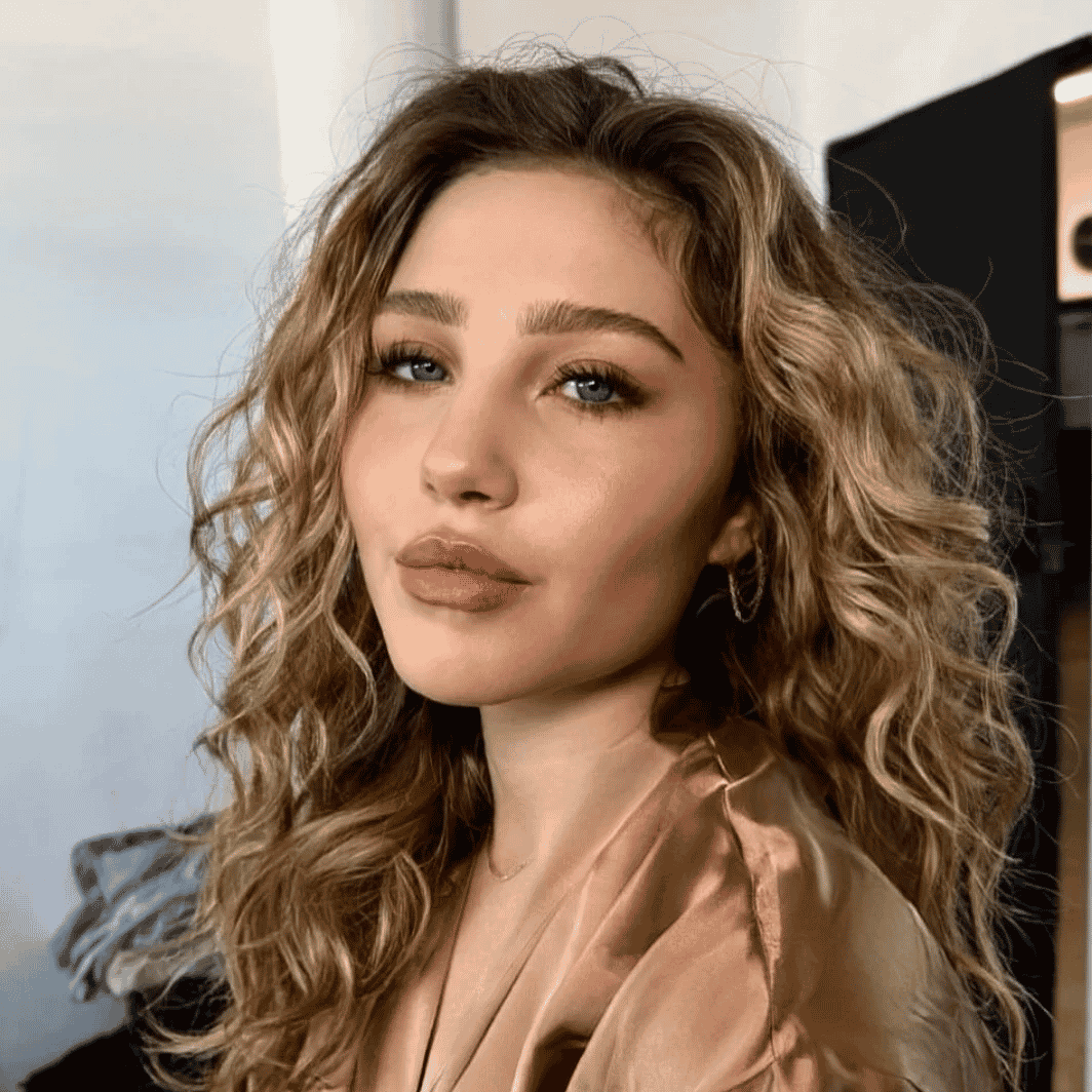 Ella Anderson  AI Voice