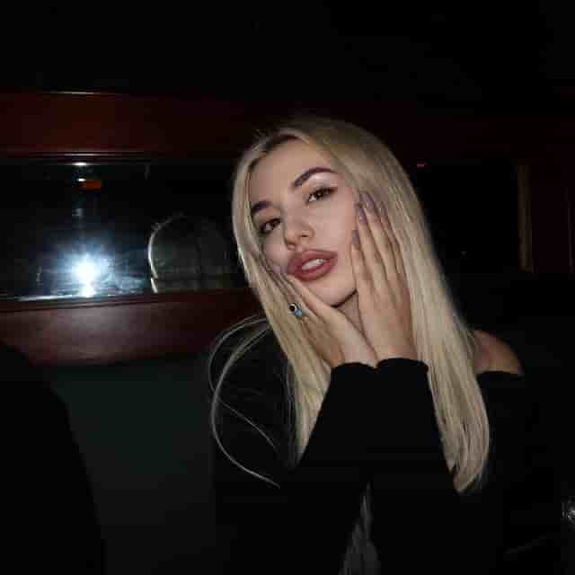 Ava Max Aii Image