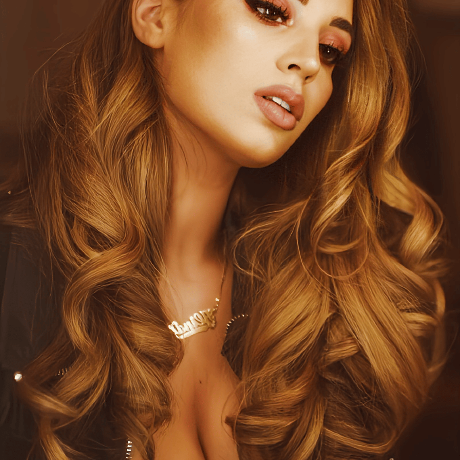 AlinaBaraz AI Voice