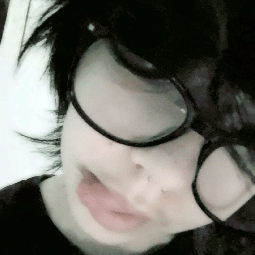 Lilyviolet profile picture