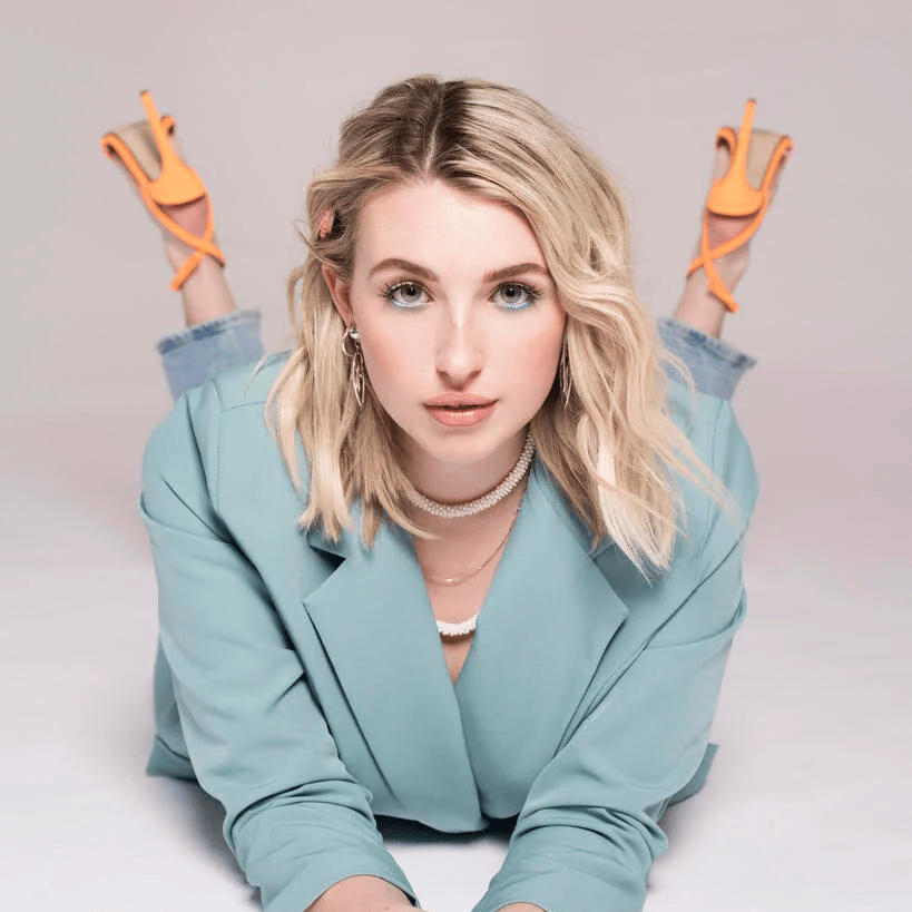 Elli Moore AI Voice