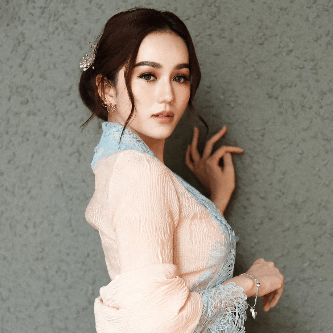 Sophia Albarakbah AI Voice