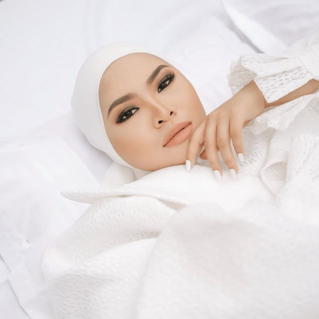 Aina Abdul Image