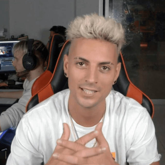 COSCUSTREAMER AI Voice