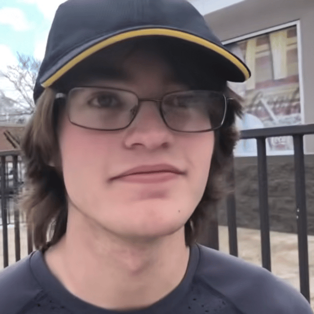 AaronV4 profile picture