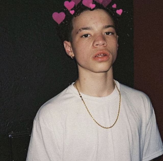 i_look_like_a_coca_cola_bottle profile picture