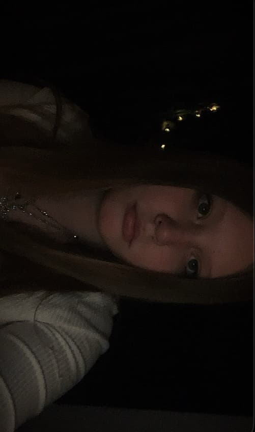 hollyyyyyy profile picture