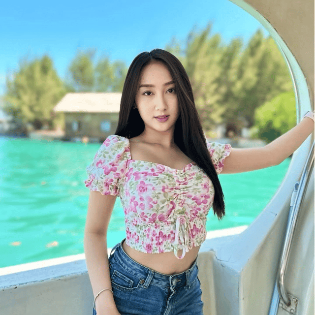 Sandrina Azzahra AI Voice