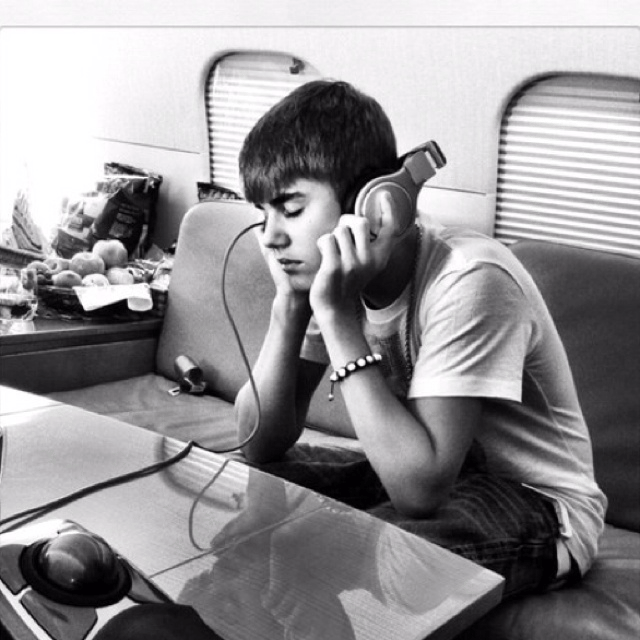 Justin Bieber (2011 Era) (HQ) AI Voice