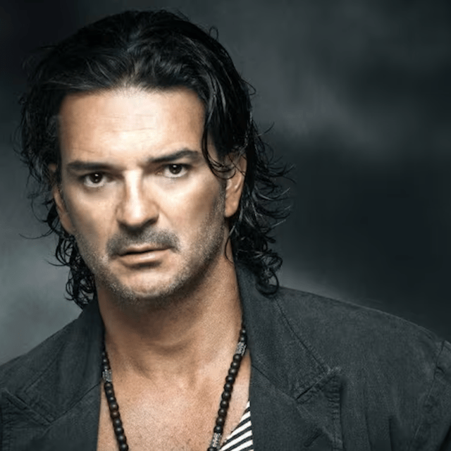 Ricardo Arjona Image