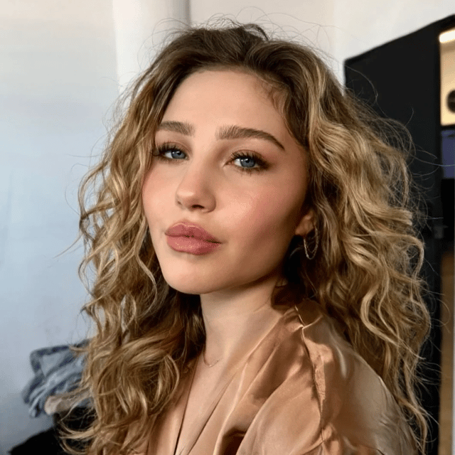Ella Anderson  AI Voice