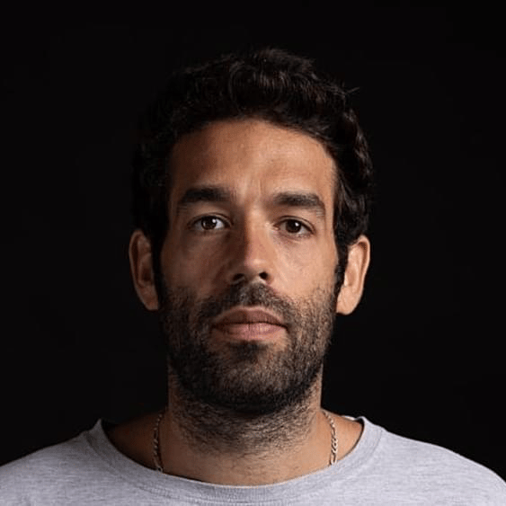 ‏רביד פלוטניק AI Voice