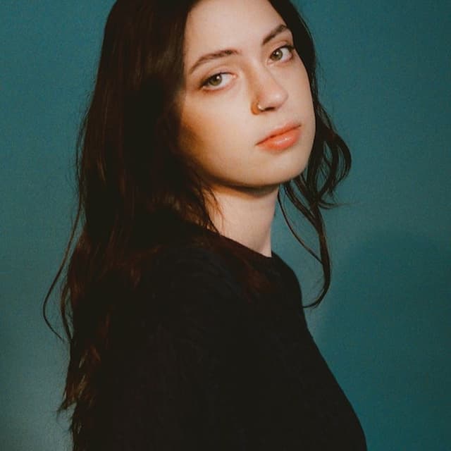 Lizzy McAlpine Image