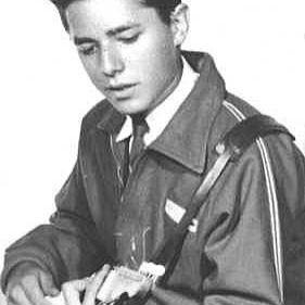 Enrique Guzmán Joven IA Image