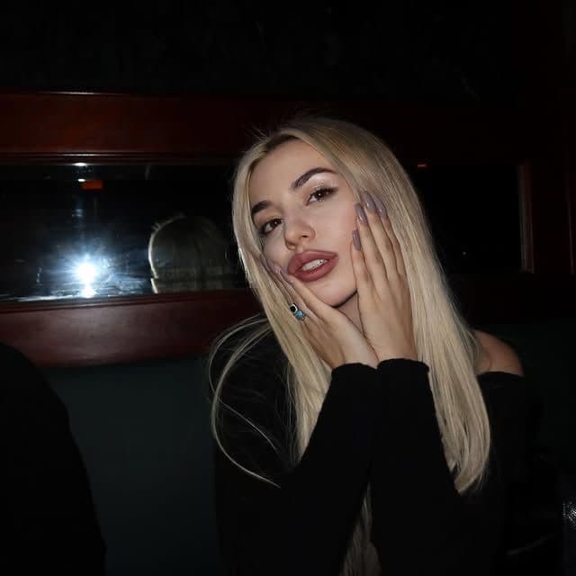 Ava Max Aii Image