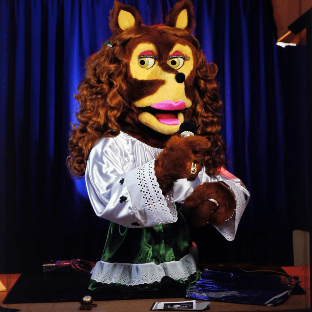 Foxy Colleen (Chuck E. Cheese) Image